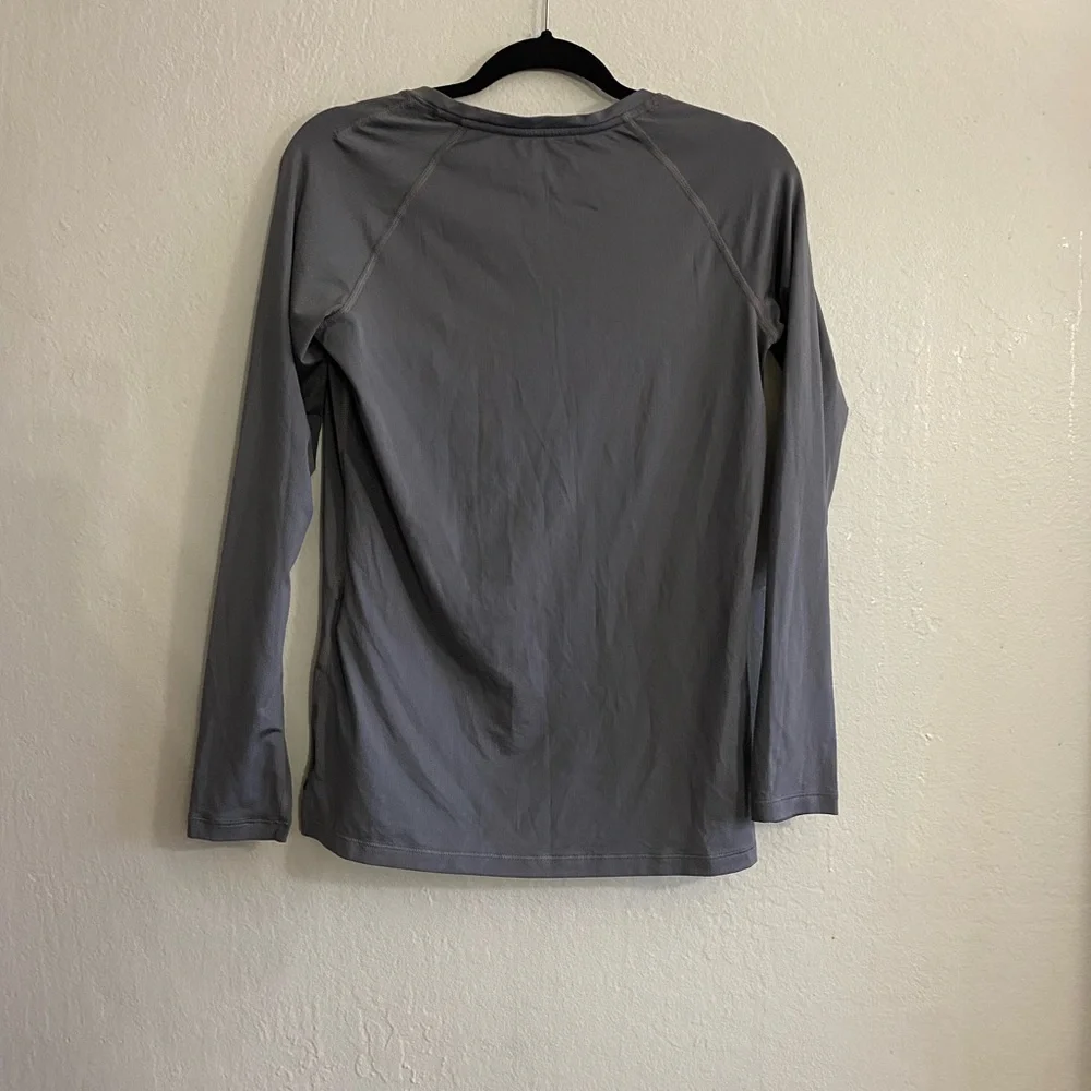Under Armour Long Sleeve - Picture 2 of 4